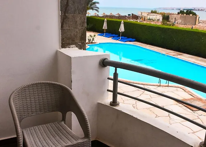 Cecelia - Modern Seaview - For Families And Couples